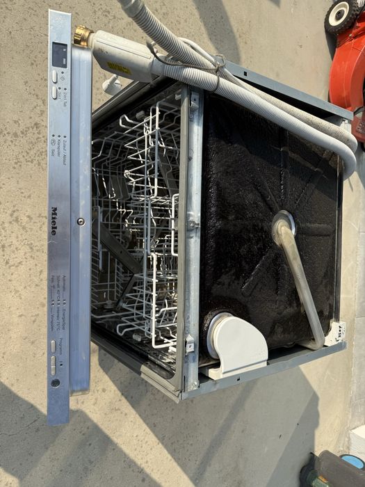 Съдомиялна за пълно вграждане Миеле