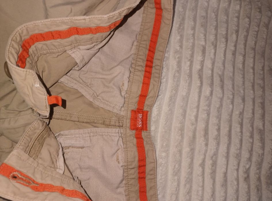 Pantaloni scurți 3/4 Hugo Boss original 32