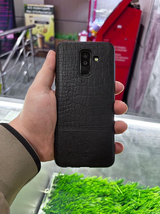 Продам Самсунг j8.