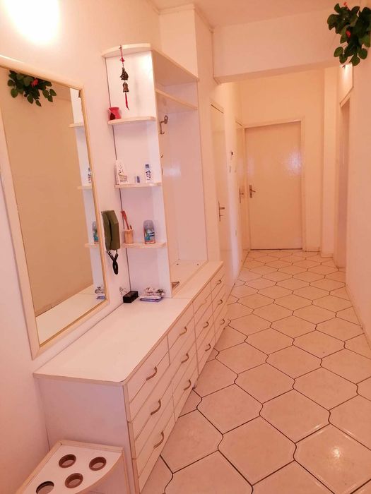 Давам под наем тристаен -център