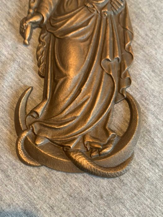 икона бронзов релефен плакет, изобразяващ Мадоната с Младенеца