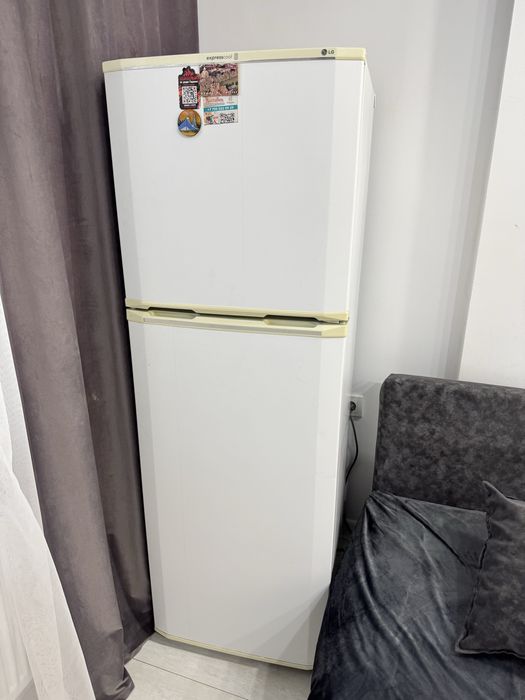 Холодильник LG.