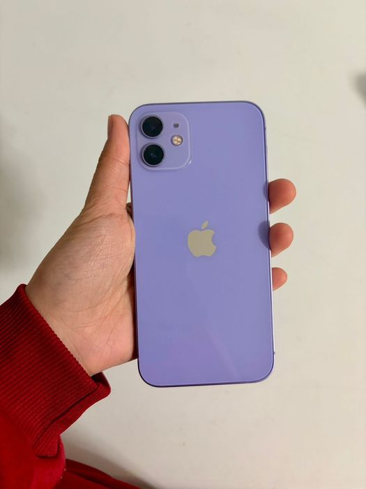 Продам Айфон-12.