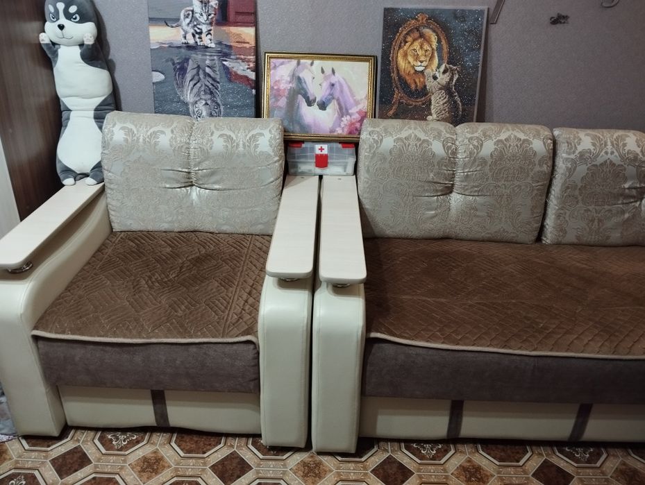 Мягкий уголок в гостиную