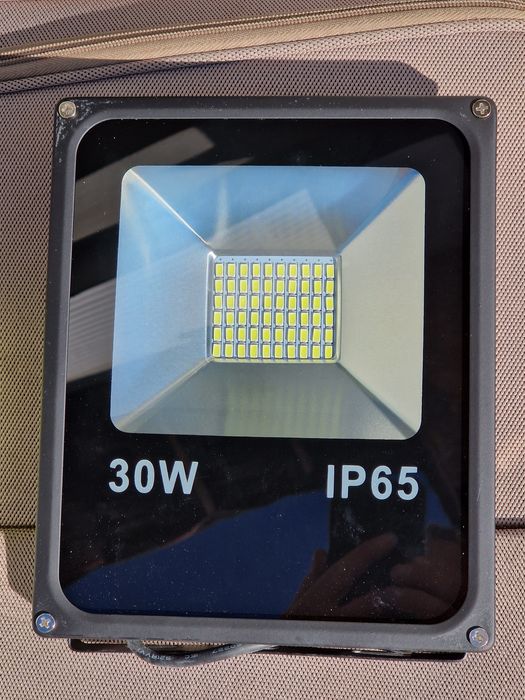 Vând lămpi electrice pentru exterior