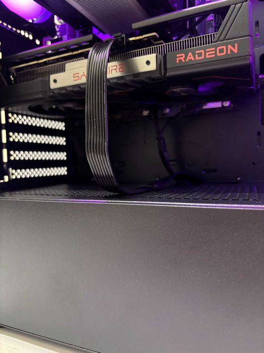 Геймърски компютър AMD Ryzen 7 8700F, RX 9060 XT 16GB, 16GB ram