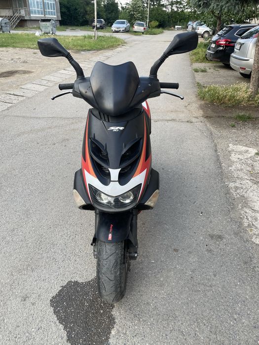 Продавам Априлия на части 50.кубика.