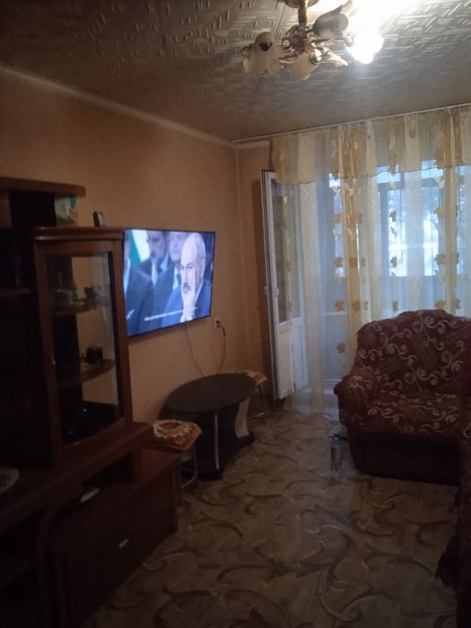 Продаю 2-х комнатную квартиру в хорошем районе, 3 этаж, не угловая