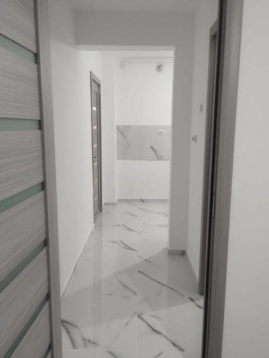 Vând apartament cu doua camere parter decomandat