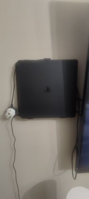 Ps4 взломанный, версия 90, 500gb, 2 джойстика