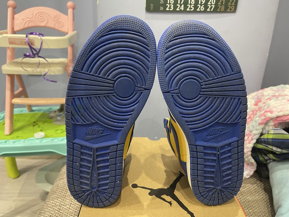 Nike Air Jordan 1 Retro High OG Reverse Laney Yellow NBA LeBron Kobe