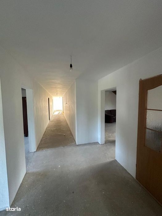 Casa/Hala 1000 mp p+1+m si cabana 130 mp, teren 977, 3 km  de Pitesti