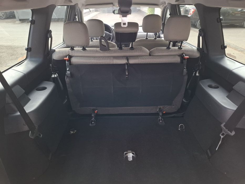 Продаётся LADA Largus, год 2015, 7 мест