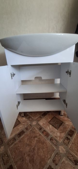 Продам тумбу с раковиной