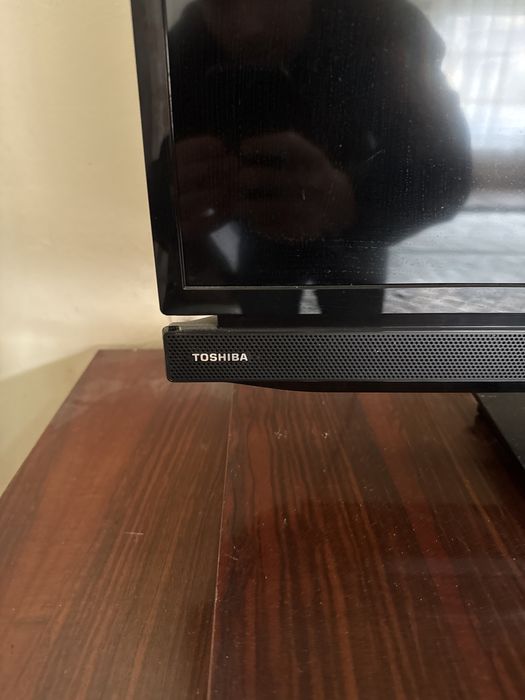 Vand televizor toshiba 81cm diagonala