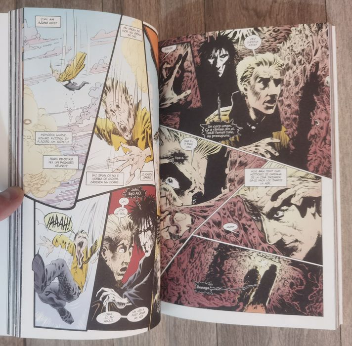 Benzi desenate Sandman Fight Club Dune Real Heroes comic roman grafic