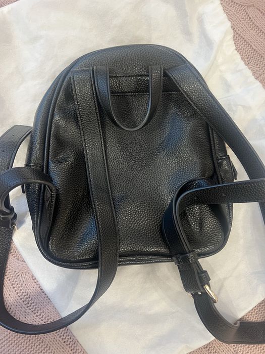 Guess Leather Backpack – Практичен градски шик в черно
