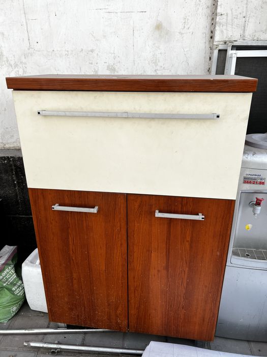 Продам шкаф напольный