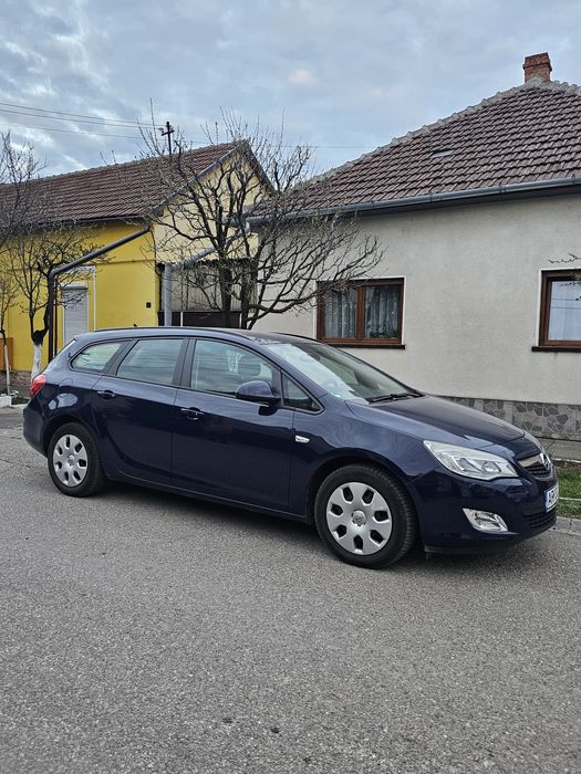 Opel Astra J (Sports Tourer)