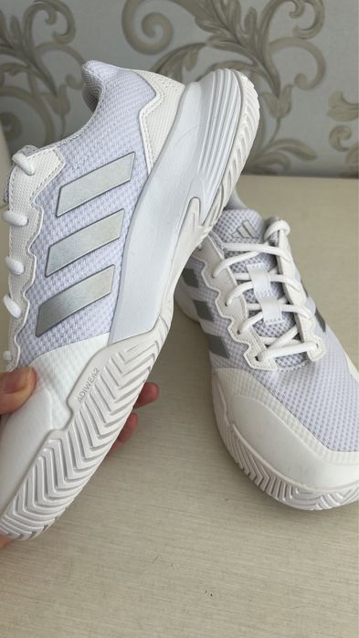 Кроссовки adidas для тенниса