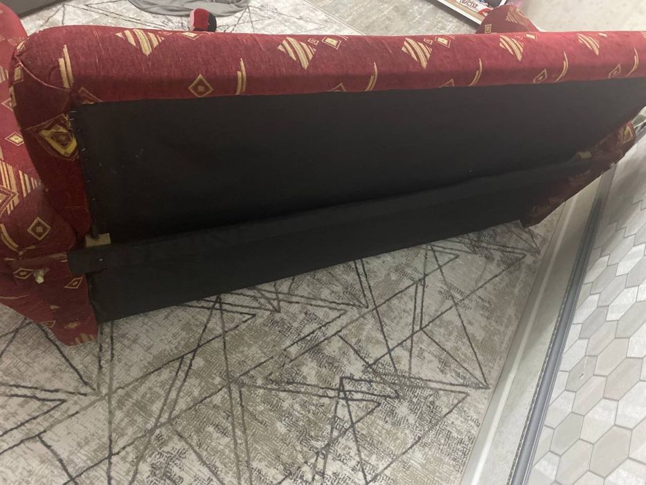 Диван с креслами.