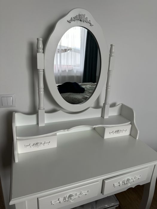 Masuta machiaj cu scaun