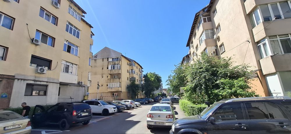 Vanzare apartament 2 camere, Str Cerna