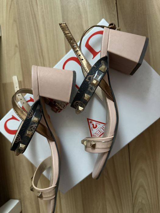 Guess кожени сандали