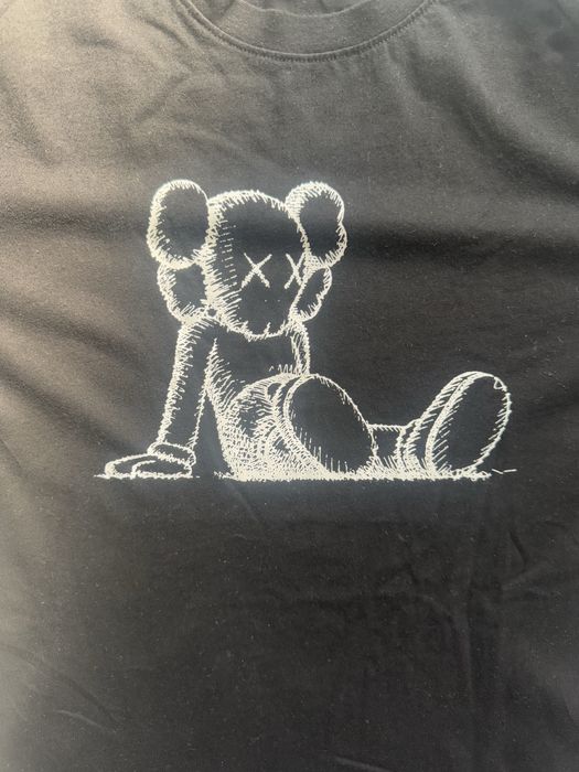 Продам футболки Uniqlo x Kaws