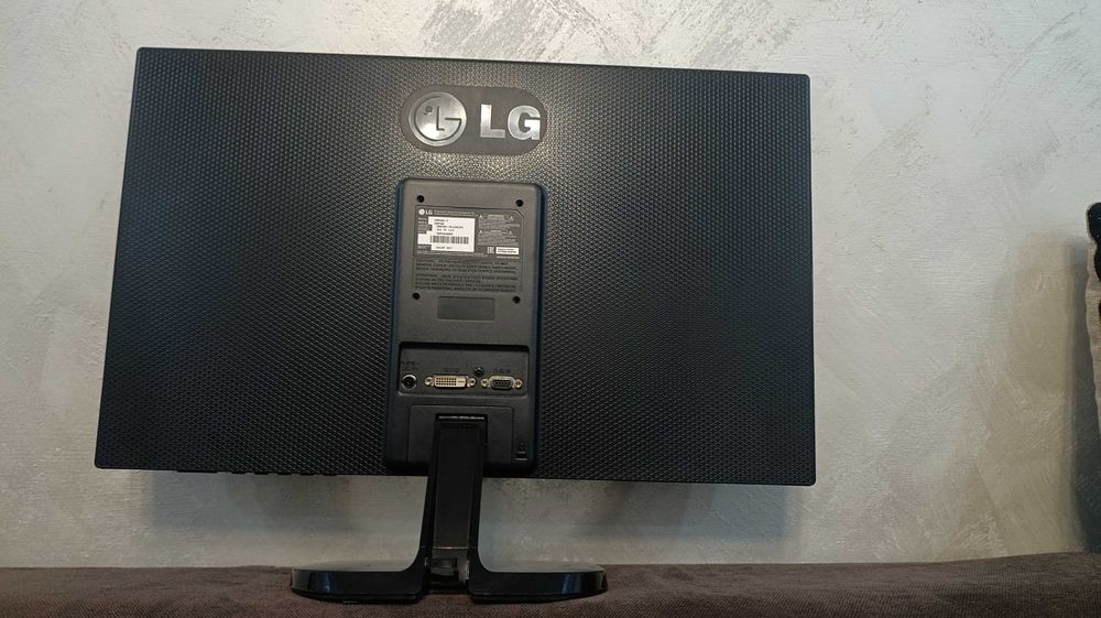 Монитор LG 23 дюйма