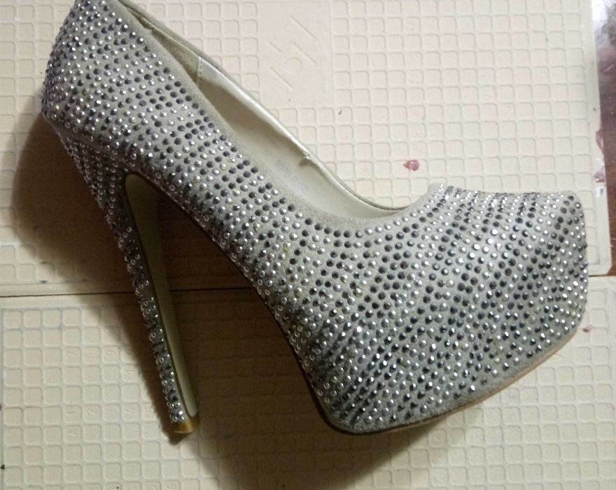 Pantofi eleganti pentru ocazii si petreceri