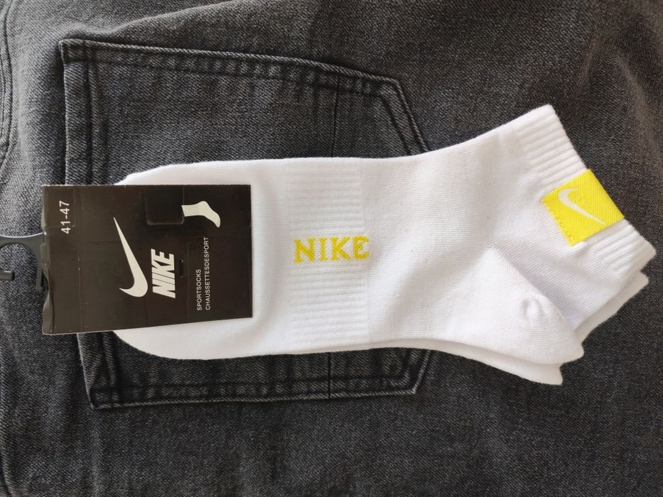Compleu NIKE fabricat in Cambogia
