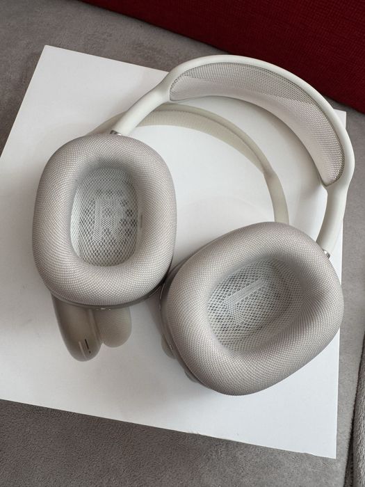 Apple AirPods Max starlight