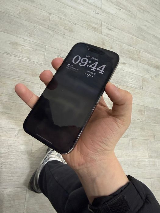 Iphone 14 pro cu 2 huse si 4 folii