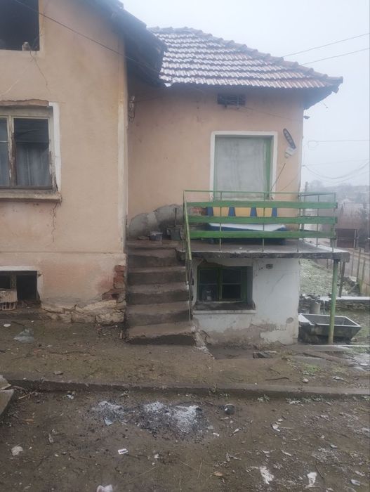 Къща с двор в с.Девене