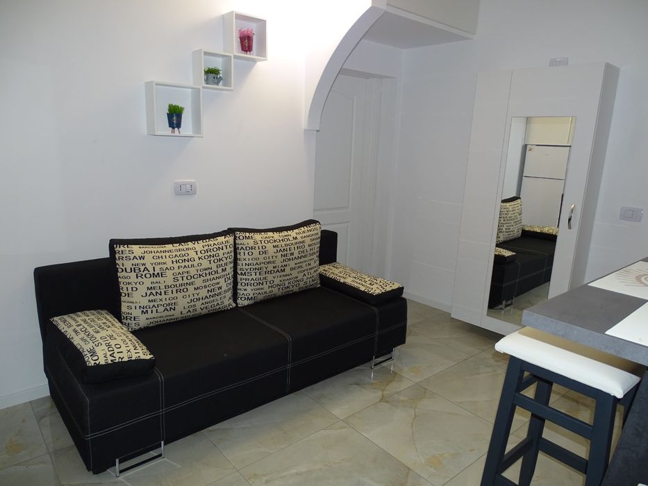 Apartament renovat ultracentral, cu parcare și balcon