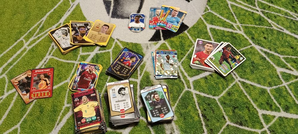 Карти,много видове-само футболни