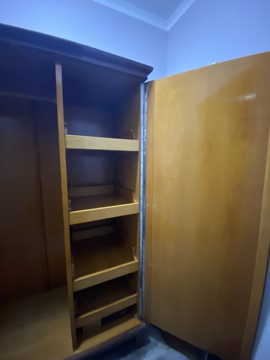 Шкаф одежный старинный