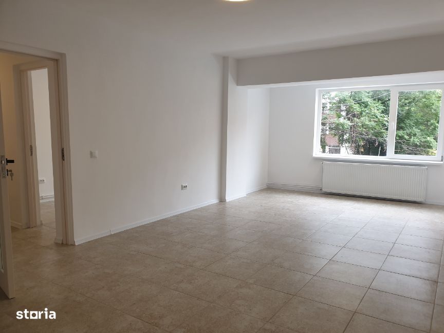 IASI - COPOU - DE INCHIRIAT - Spatiu comercial 54 mp - Renovat total !