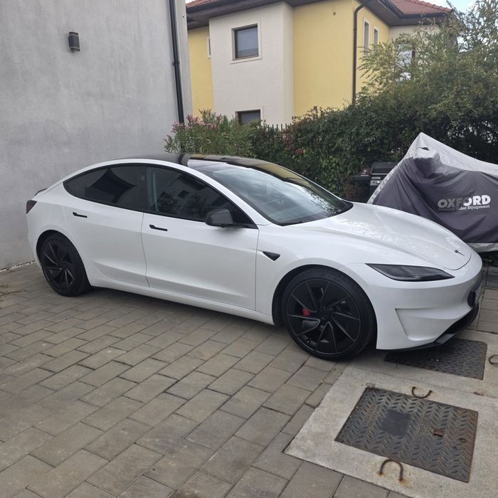 TESLA Model 3 2024 — imagine 5