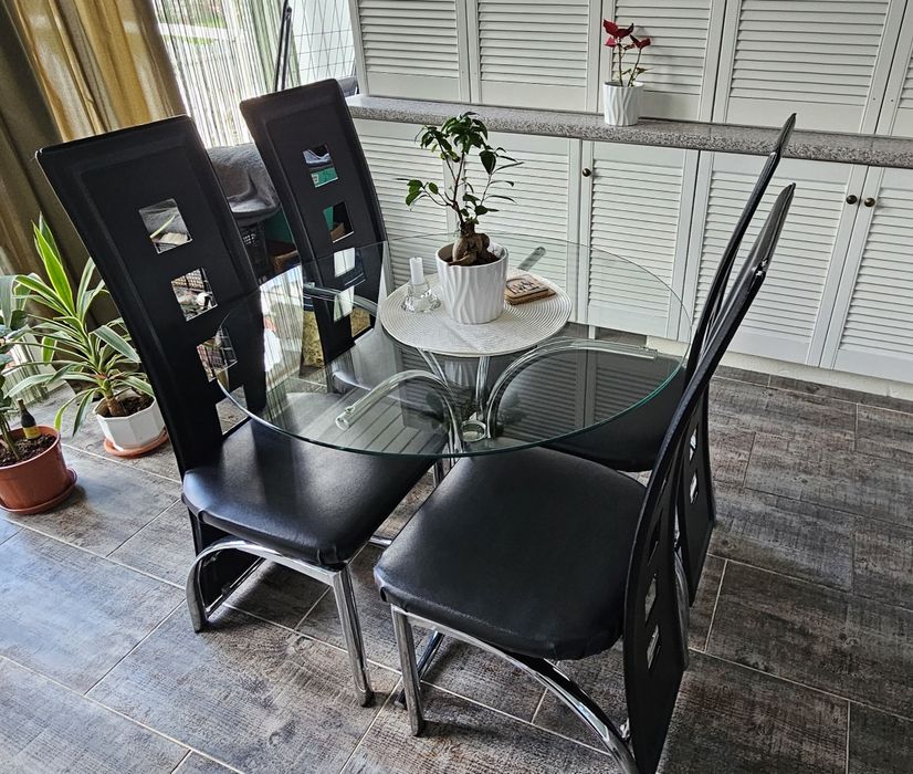 Masă sticla și scaune