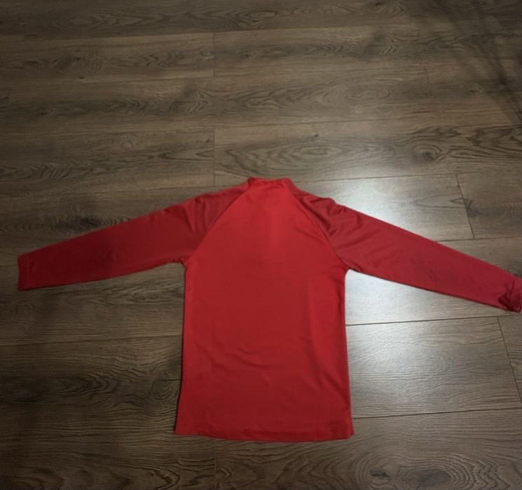 продаю тренировачнуб кофту