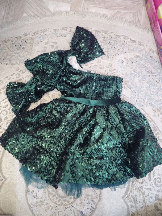 Продам нарядное детское платье