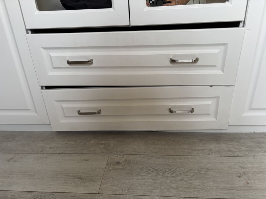 Шкаф большой.