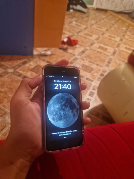 Продам айфон 8 .