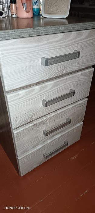 Продам туалетный столик