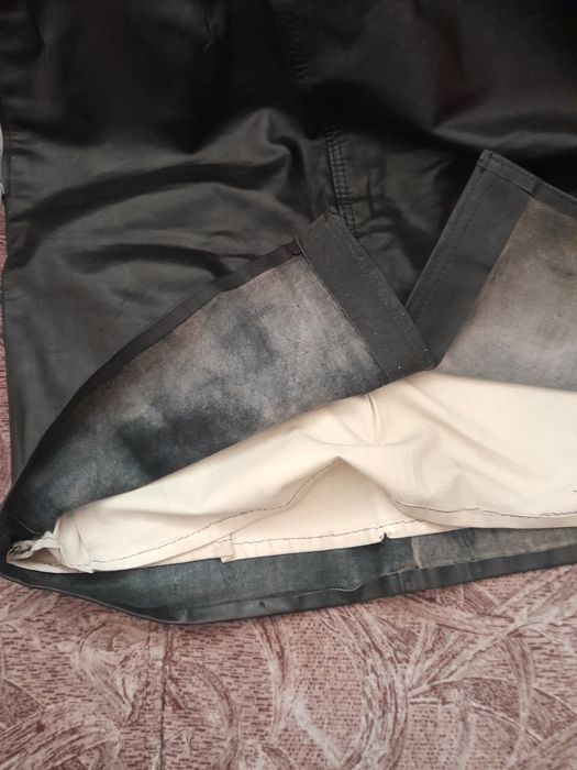 Fustă din piele naturală.