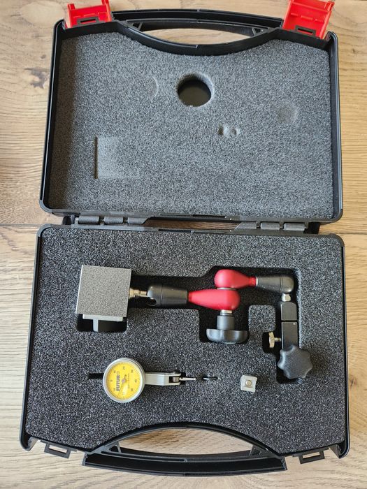 Suport magnetic cu comparator.