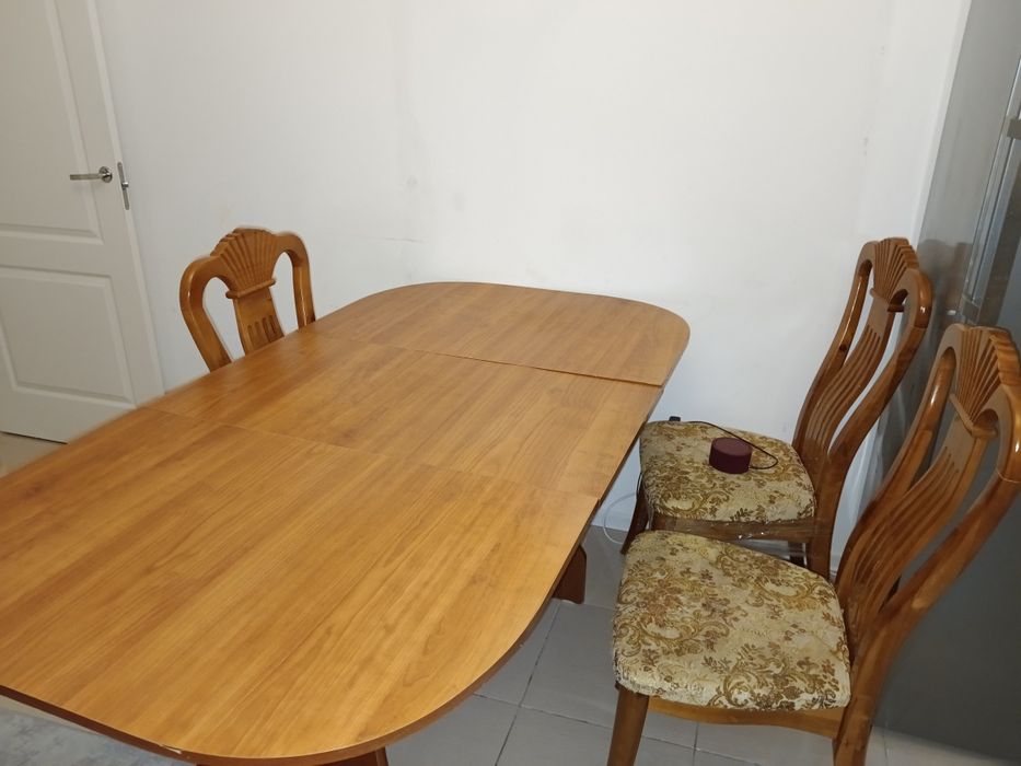 Кухонный стол со стульями