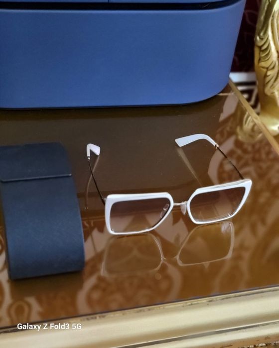 Продам женские очки Prada